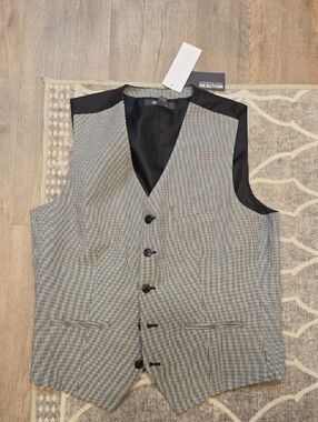 NWT! Kenneth Cole Reaction Men's Vest